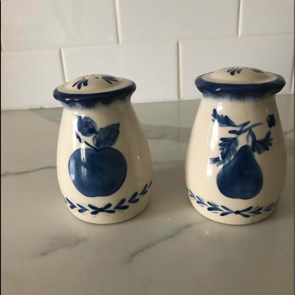 Balls Casa ceramic salt and pepper shakers
